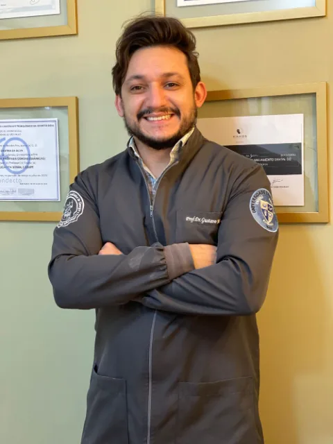 Dr. Gustavo Momesso, cirurgião bucomaxilofacial na Humanized