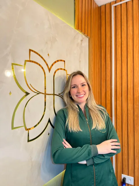 Dra. Larissa Oliveira, cirurgiã-dentista na Humanized